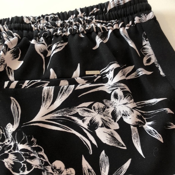 White House black market pants - Picture 4 of 4